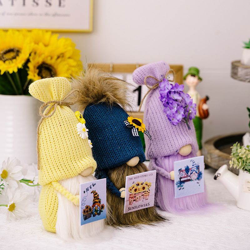Knitted hat holding card flower gnomes